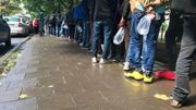 La file pour recevoir à manger La file pour recevoir à manger