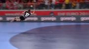 Un joueur de champ signe un arrêt sensationnel à l'Euro de handball Un joueur de champ signe un arrêt sensationnel à l'Euro de handball