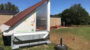 Le poulailler mobile abrite 200 poules Le poulailler mobile abrite 200 poules