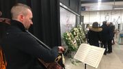 Un hommage ponctué par un morceau de violoncelle. Un hommage ponctué par un morceau de violoncelle.
