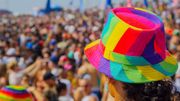 Fluo, tie & dye et "janties": les tendances mode des festivals de l'été? Fluo, tie & dye et "janties": les tendances mode des festivals de l'été?