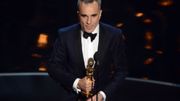 Daniel Day-Lewis a remporté le prix du "Meilleur acteur" pour la troisième fois, pour son interprétation de "Lincoln". Daniel Day-Lewis a remporté le prix du "Meilleur acteur" pour la troisième fois, pour son interprétation de "Lincoln".
