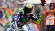 En qualifications, Valentino Rossi a été impérial. Il pulvérise le record de la piste et décroche la pôle, une première depuis Valence en 2014. En qualifications, Valentino Rossi a été impérial. Il pulvérise le record de la piste et décroche la pôle, une première depuis Valence en 2014.