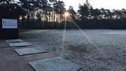 Le terrain d'entraînement, et derrière la piste de jogging Le terrain d'entraînement, et derrière la piste de jogging