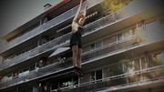 Un cirque sur un parking au pied d’un immeuble Un cirque sur un parking au pied d’un immeuble