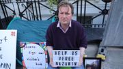 Richard Ratcliffe, époux de Nazanin Zaghari-Ratcliffe mène une grève de la faim devant l'ambassade d'Iran en solidarité avec son épouse. Richard Ratcliffe, époux de Nazanin Zaghari-Ratcliffe mène une grève de la faim devant l'ambassade d'Iran en solidarité avec son épouse.