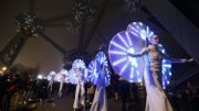 Jusqu'à 60.000 personnes ont assisté au feu d'artifice tiré depuis l'Atomium à Bruxelles (photos et vidéo) Jusqu'à 60.000 personnes ont assisté au feu d'artifice tiré depuis l'Atomium à Bruxelles (photos et vidéo)