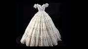 Robe d'Adeline Blondieau pour son mariage avec Johnny en 1990 Robe d'Adeline Blondieau pour son mariage avec Johnny en 1990