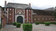 Isolée par des bois, des prés et des champs, la Paix-Dieu se présente comme un site architectural harmonieux, en parfait accord avec la nature. L'histoire de ce site débute en 1244 Isolée par des bois, des prés et des champs, la Paix-Dieu se présente comme un site architectural harmonieux, en parfait accord avec la nature. L'histoire de ce site débute en 1244