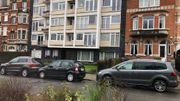 Tout à gauche : un SUV. Tout à droite : un monovolume. Lequel est le plus gros ? Tout à gauche : un SUV. Tout à droite : un monovolume. Lequel est le plus gros ?