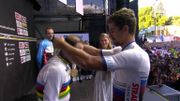 Sagan "adoube" Valverde, son successeur, sur le podium Sagan "adoube" Valverde, son successeur, sur le podium