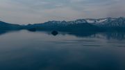 Le Lac Kuril, d'origine volcanique, est le territoire des ours bruns et de millions de saumons. Il est classé au patrimoine mondial de l'Unesco. Le Lac Kuril, d'origine volcanique, est le territoire des ours bruns et de millions de saumons. Il est classé au patrimoine mondial de l'Unesco.