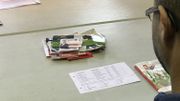 Les élèves devaient amener des tracts électoraux qu'ils ont reçu dans leur boite aux lettres Les élèves devaient amener des tracts électoraux qu'ils ont reçu dans leur boite aux lettres