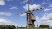 Aux abords de la RN 58, le moulin Soete tend ses ailes. Aux abords de la RN 58, le moulin Soete tend ses ailes.