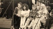 Le groupe ABBA en attente pendant une répétition sur un plateau de télévision belge Le groupe ABBA en attente pendant une répétition sur un plateau de télévision belge