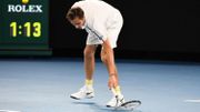 Une raquette a fait les frais de la frustration de Daniil Medvedev Une raquette a fait les frais de la frustration de Daniil Medvedev