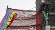 Un activiste climatique arrêté après avoir escaladé Big Ben Un activiste climatique arrêté après avoir escaladé Big Ben