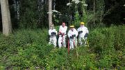 Les 4 "traqueurs de berce" du Moulin de la Hunelle, en tenue Les 4 "traqueurs de berce" du Moulin de la Hunelle, en tenue