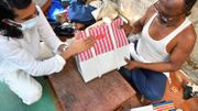 Inde : grâce aux sacs à main, une communauté d'artisans lutte contre la discrimination Inde : grâce aux sacs à main, une communauté d'artisans lutte contre la discrimination