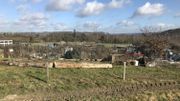 En contrebas du Gibet de Harzé, le Champ d'Ooiseaux; entre les deux, une quinzaine d'hectares, toujours en "zone de loisirs", que la commune voudrait soustraire aux lotisseurs En contrebas du Gibet de Harzé, le Champ d'Ooiseaux; entre les deux, une quinzaine d'hectares, toujours en "zone de loisirs", que la commune voudrait soustraire aux lotisseurs
