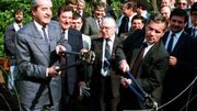 27 juin 1989: les ministres des Affaires étrangères hongrois et autrichien cisaillent les barbelés 27 juin 1989: les ministres des Affaires étrangères hongrois et autrichien cisaillent les barbelés