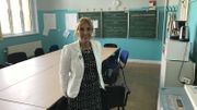 Faute d'espace adapté, la directrice de l'école numéro 13 a dû installer la salle des profs dans une salle de classe. Elle écrit chaque matin les communications à faire à ses instituteurs sur le tableau noir. Faute d'espace adapté, la directrice de l'école numéro 13 a dû installer la salle des profs dans une salle de classe. Elle écrit chaque matin les communications à faire à ses instituteurs sur le tableau noir.
