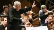 Pierre Boulez dirigeant le SWR Symphony Orchestra en 2008 Pierre Boulez dirigeant le SWR Symphony Orchestra en 2008