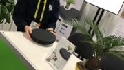 Cette assiette intelligente gère l’arrosage de la plante en pot grâce à des capteurs. Une invention belge. Cette assiette intelligente gère l’arrosage de la plante en pot grâce à des capteurs. Une invention belge.