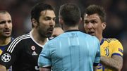 Buffon doit "faire attention", prévient le chef des arbitres italiens Buffon doit "faire attention", prévient le chef des arbitres italiens