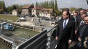 François Hollande visite les bords du canal à Nogent-sur-Oise (Oise) le 5 avril 2017 François Hollande visite les bords du canal à Nogent-sur-Oise (Oise) le 5 avril 2017