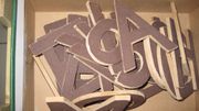 Méthode Montessori : Grâce à l'utilisation des lettres rugueuses, certains enfants sont capables de lire dès l'âge de cinq ans. Méthode Montessori : Grâce à l'utilisation des lettres rugueuses, certains enfants sont capables de lire dès l'âge de cinq ans.