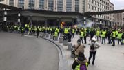 Les gilets jaunes à la gare centrale Les gilets jaunes à la gare centrale