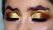 Les sourcils ondulés Les sourcils ondulés