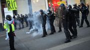Il avait lancé un pavé sur les manifestants: premier procès d'un policier pour violences contre des "gilets jaunes" à Paris Il avait lancé un pavé sur les manifestants: premier procès d'un policier pour violences contre des "gilets jaunes" à Paris