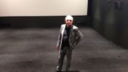Le directeur Michail Bakolas qui attend les sièges d'une des salles de cinéma. Le directeur Michail Bakolas qui attend les sièges d'une des salles de cinéma.