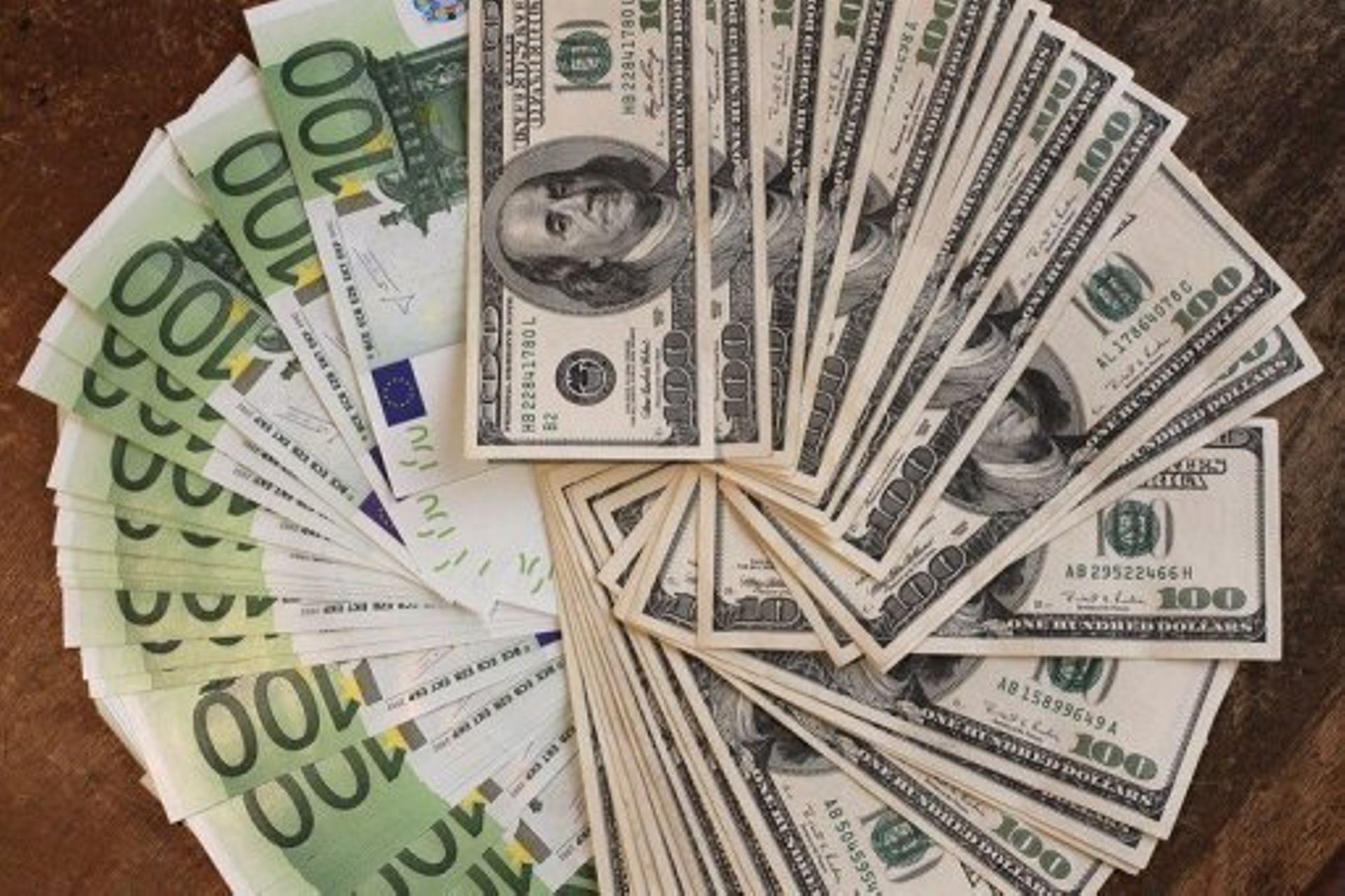 le-cours-euro-dollar-comment-profiter-des-variations-miami-tout