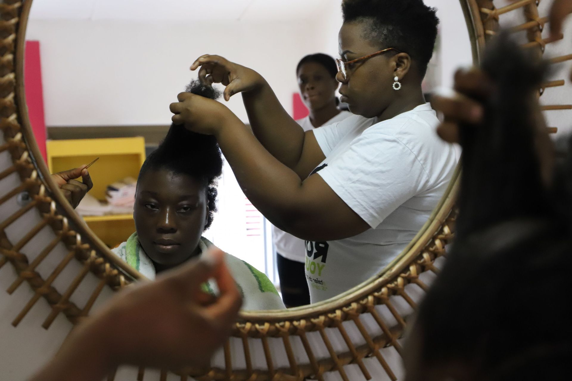 En Cote D Ivoire Le Cheveu Crepu Retrouve Ses Lettres De Noblesse