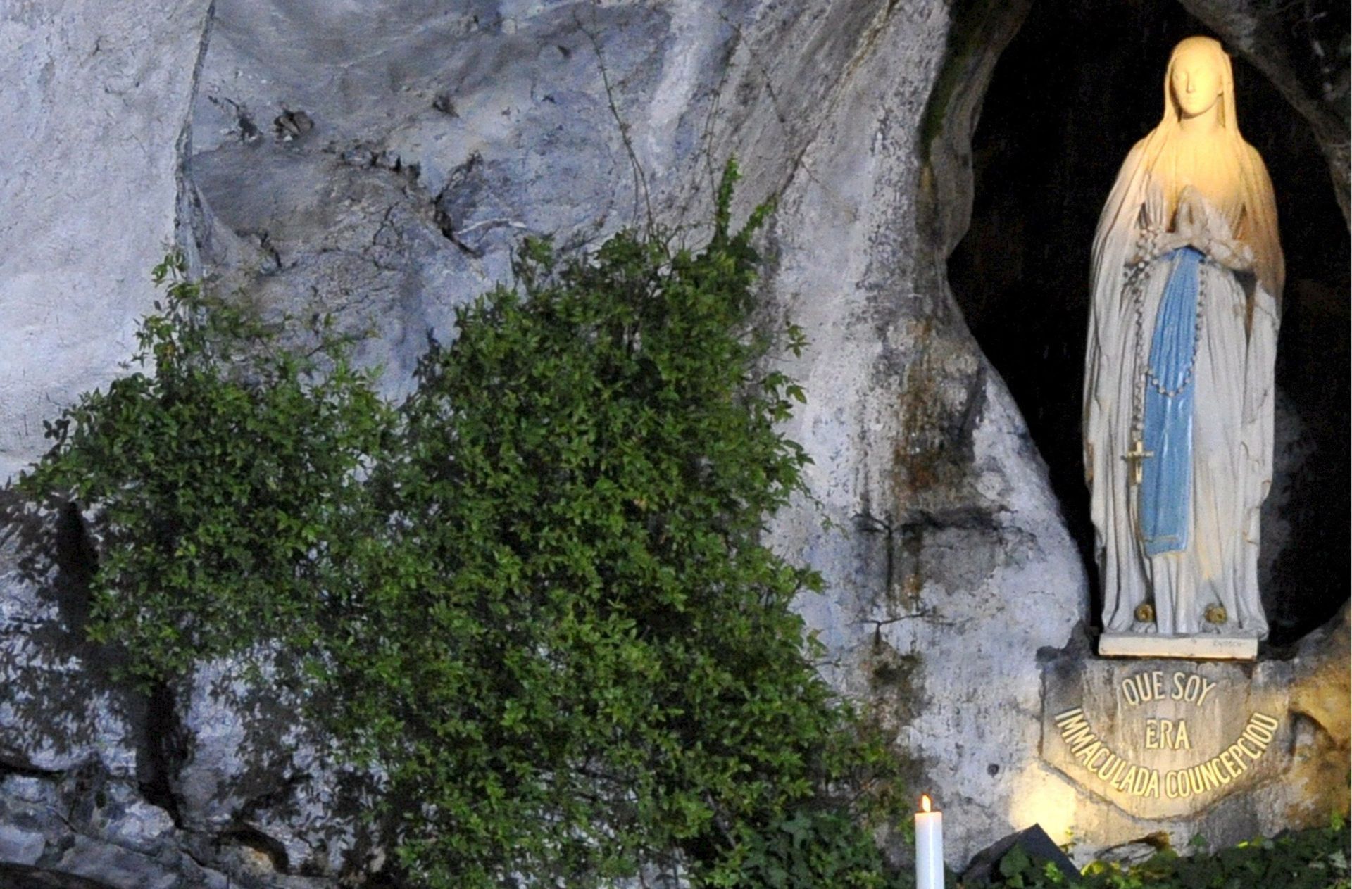 Apparition De La Vierge à Lourdes 2017 Il y a 150 ans l'Eglise reconnaissait les apparitions de la Vierge à