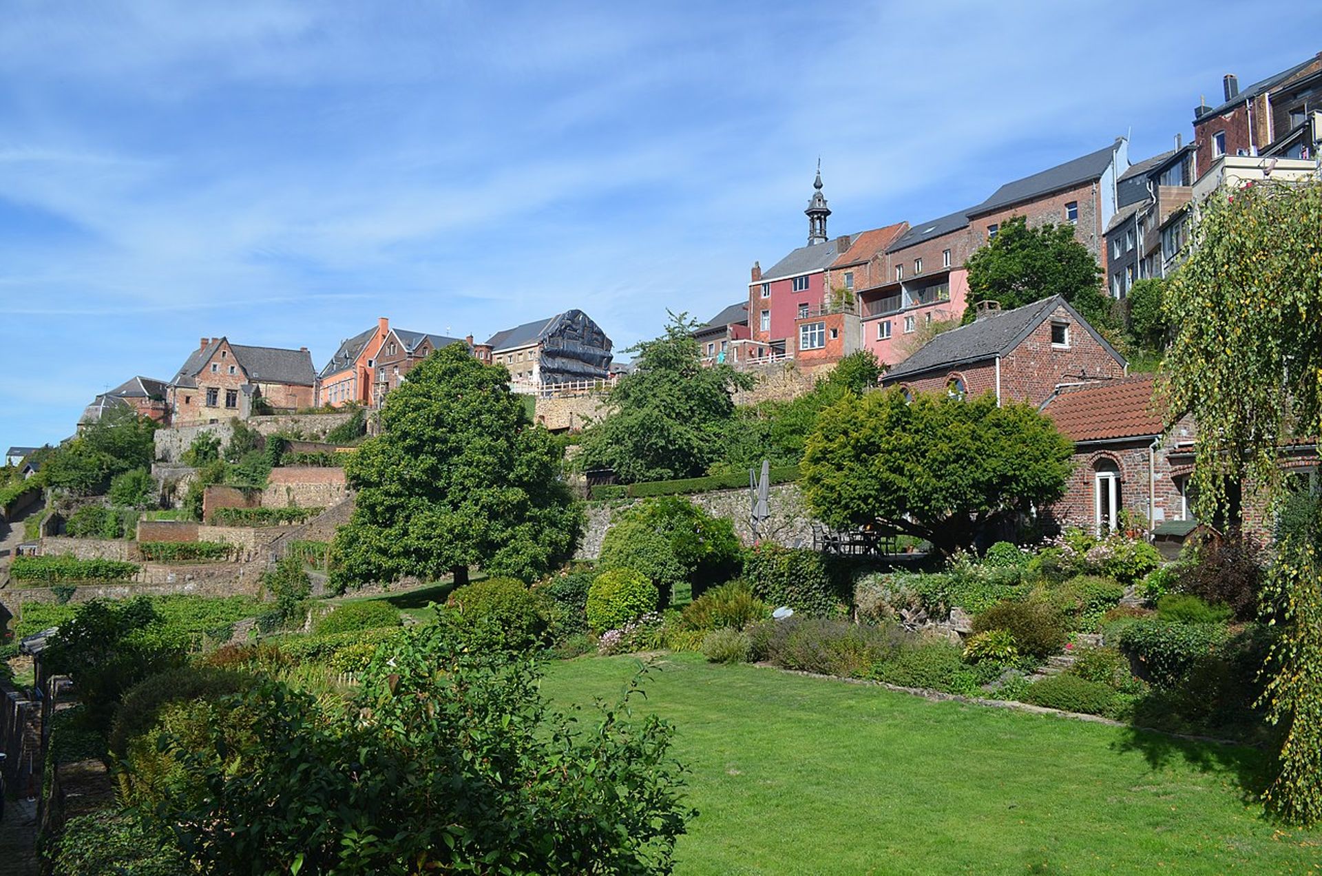 Une promenade originale aux jardins  suspendus  de Thuin  