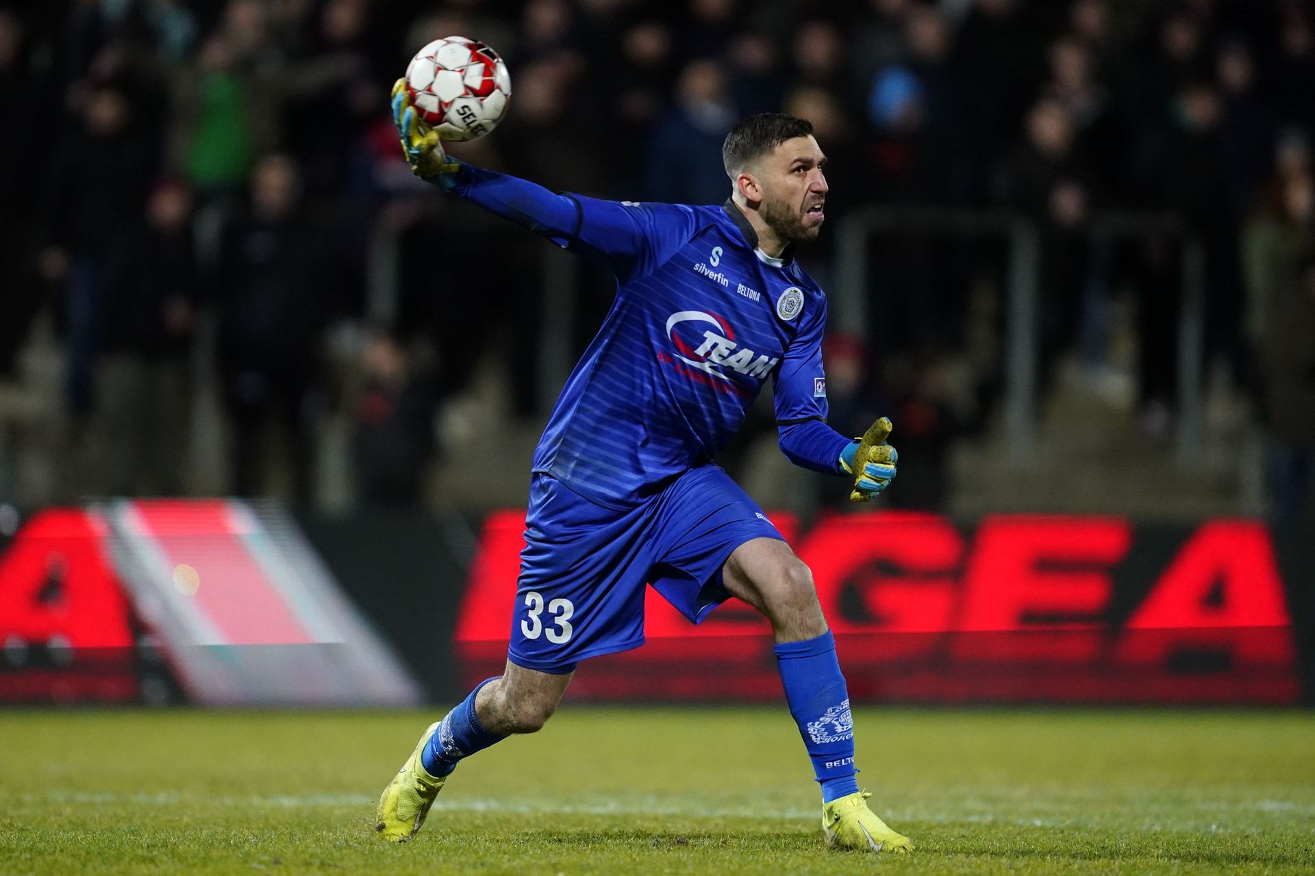 Théo Defourny, de Lokeren, signe à Eupen