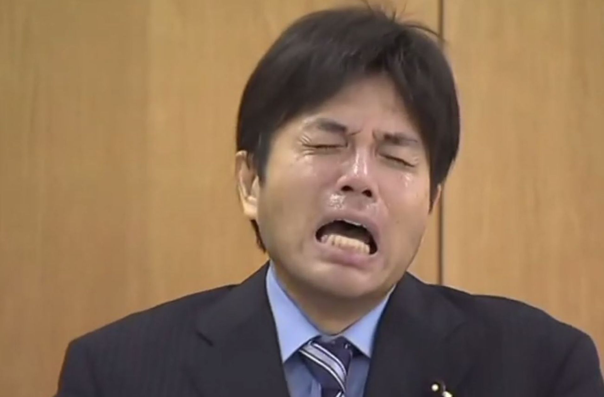 Le Depute Japonais Qui Pleure Un Buzz Qui Amuse Beaucoup La Toile