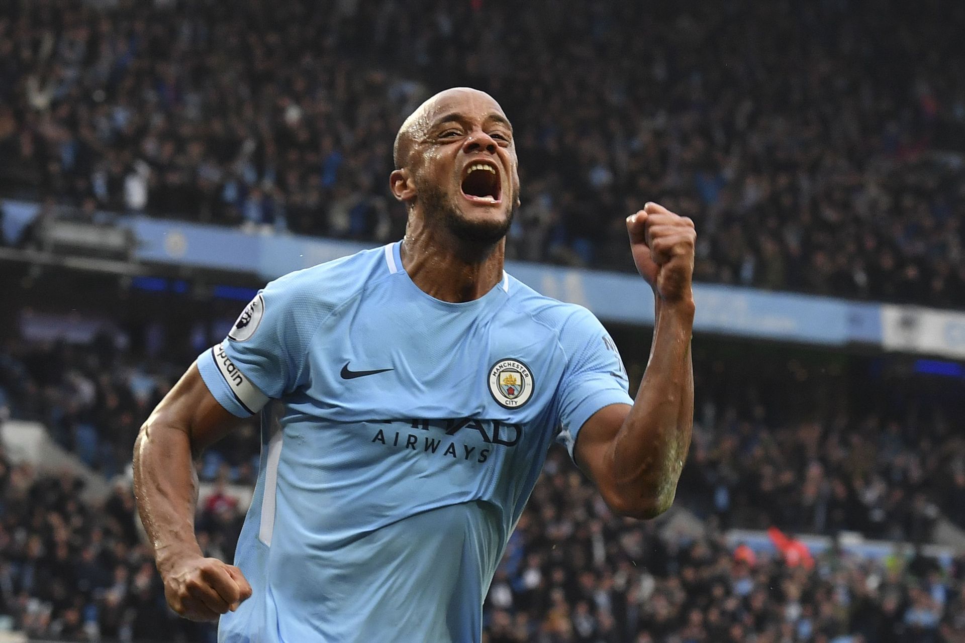 Man City célèbre les 10 ans de la "légende" Kompany