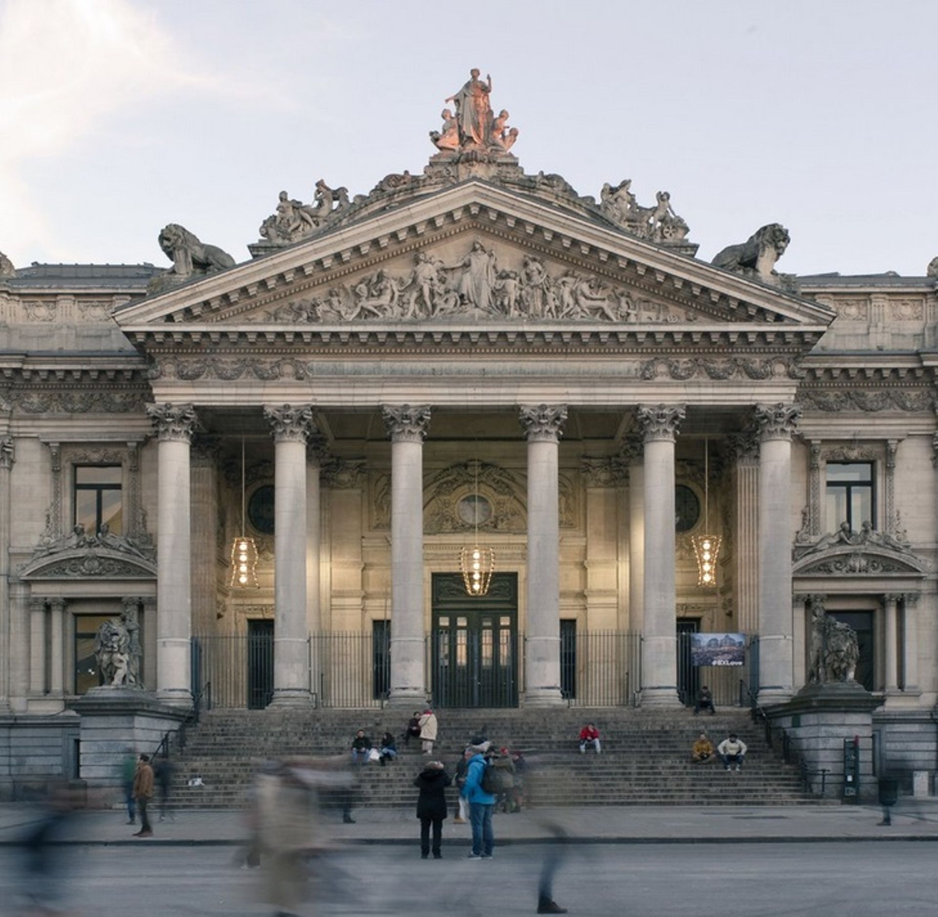 Bruxelles La Transformation De La Bourse En Temple De La Biere A Debute