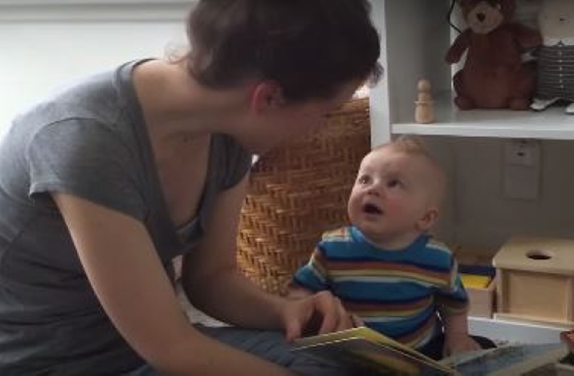 Video Un Bebe Pleure A La Fin De Chaque Histoire