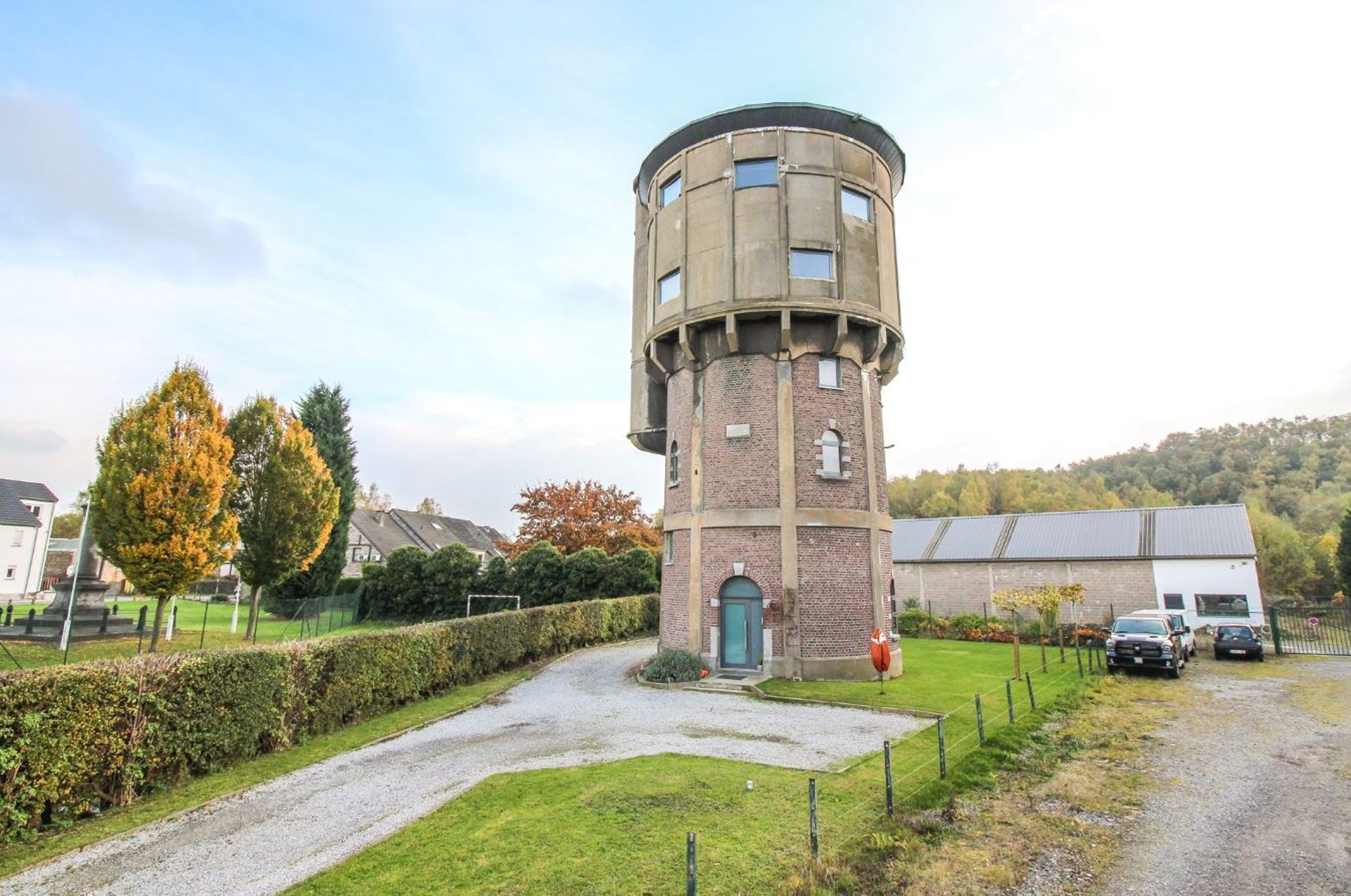 Rocourt Une Agence Immobiliere Met En Vente Un Chateau D Eau Photos