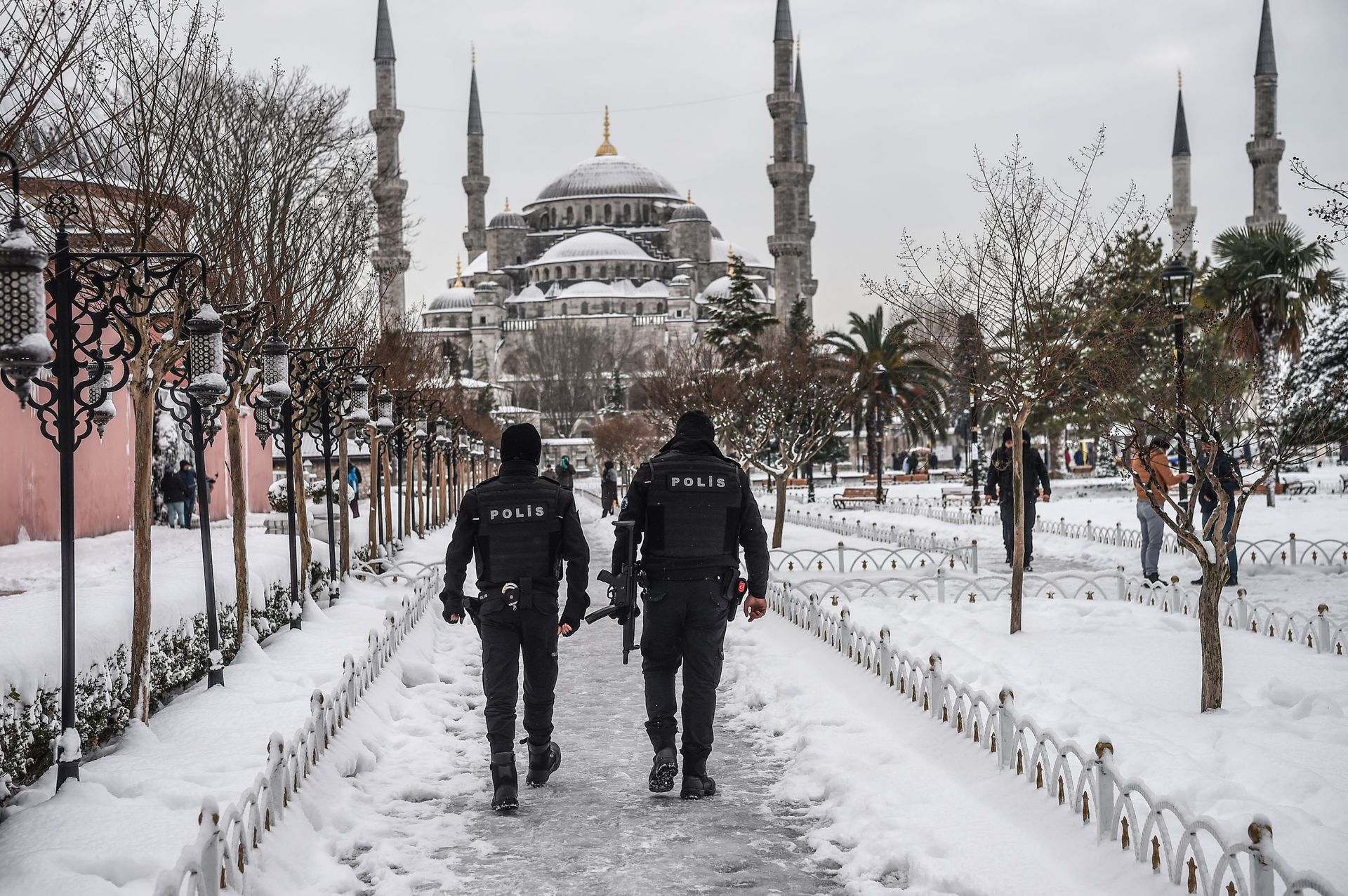 tempete de neige a istanbul des centaines de vols encore annules