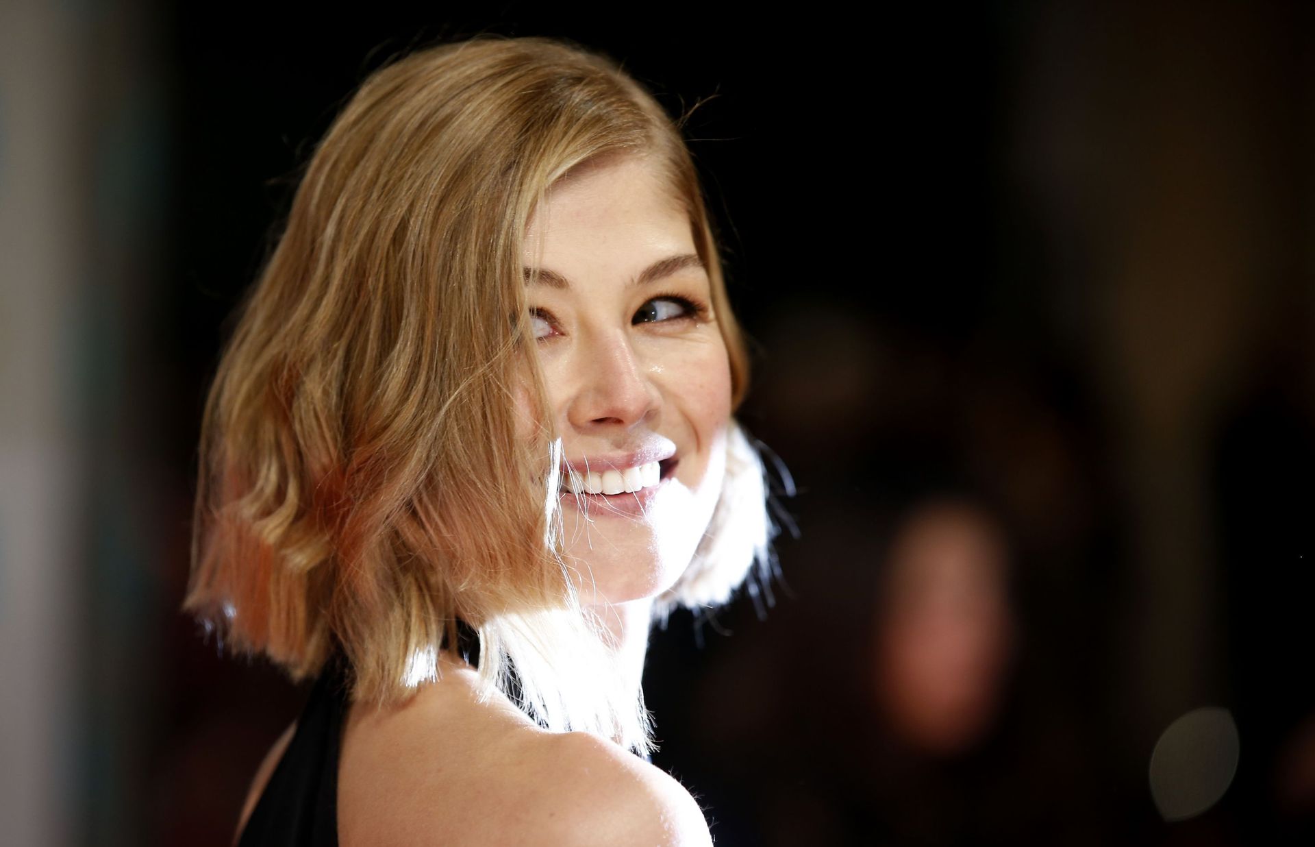 Rosamund Pike La Roue Du Temps Rosamund Pike, héroïne de l'adaptation télévisuelle de la "La Roue du