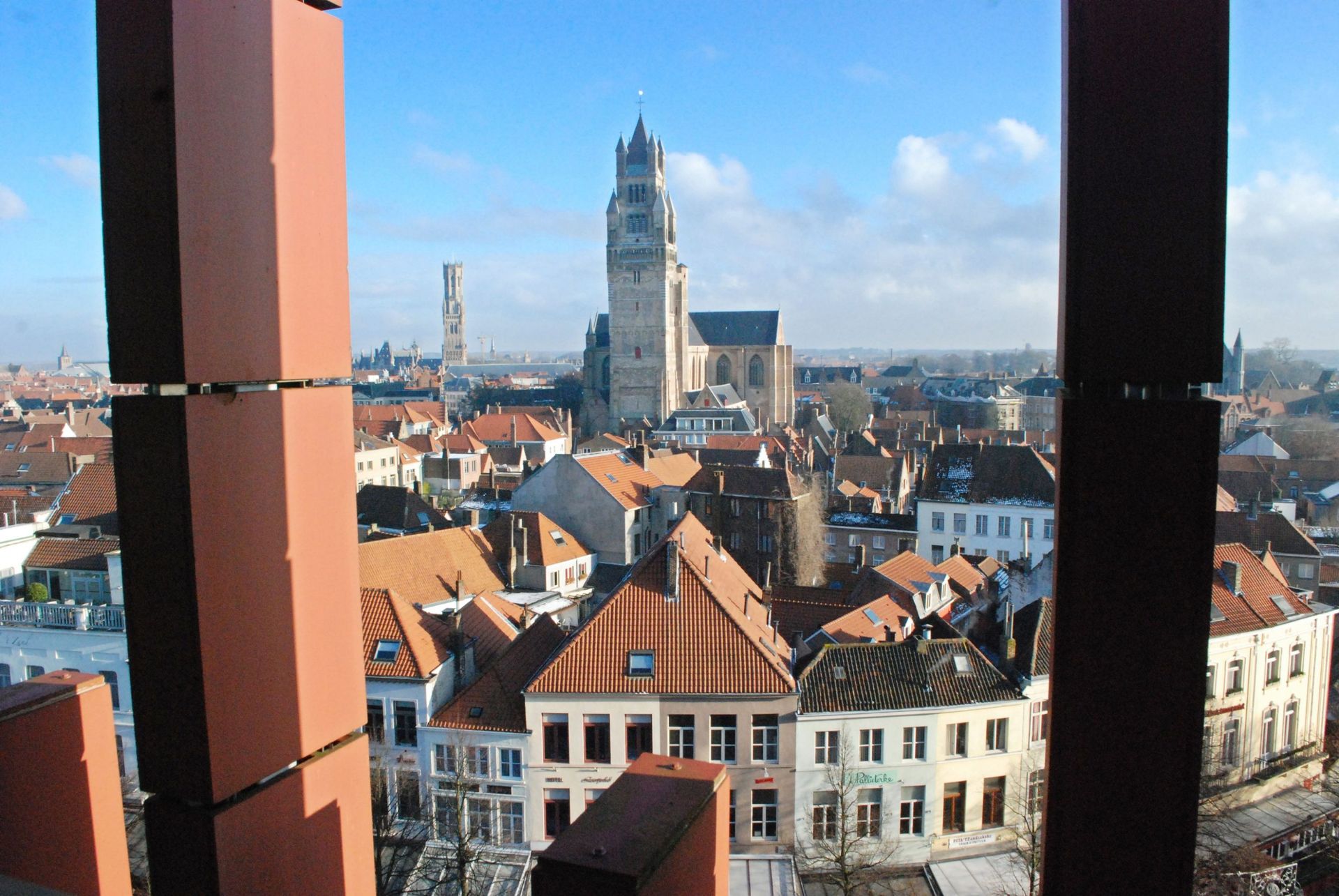 Un Drone Scannera En 3d Le Beffroi De Bruges En Vue De Sa Restauration