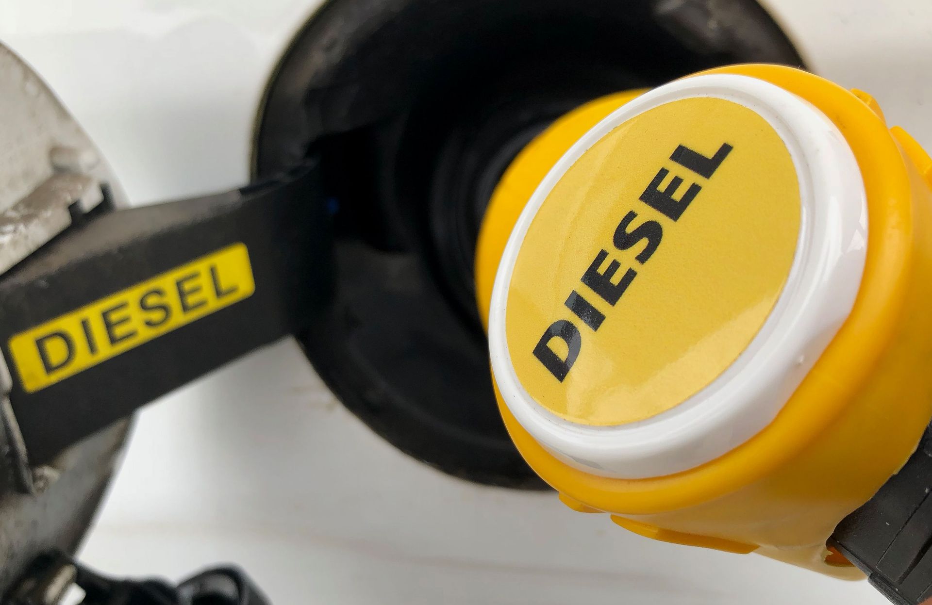 Hausse Du Prix Du Diesel Il N Y A Qu En Italie Que Le Diesel Est Plus Cher