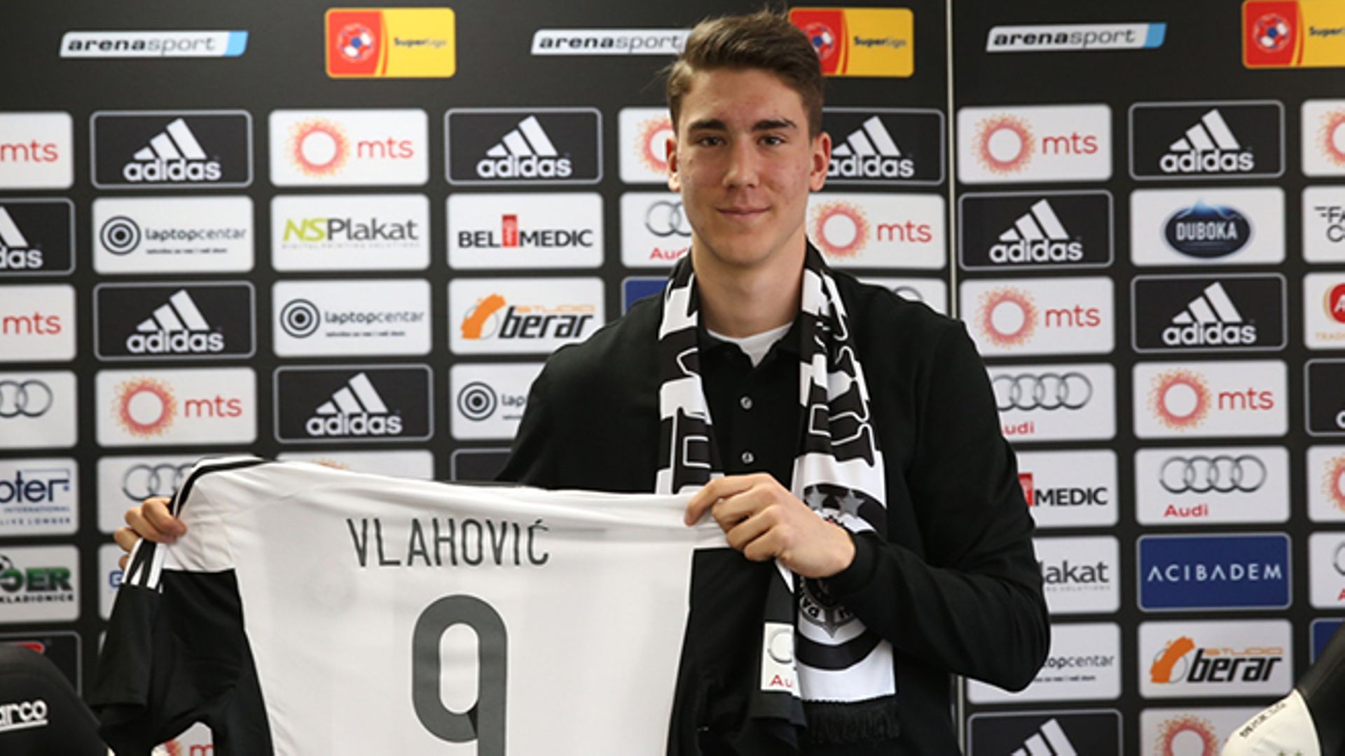 Anderlecht suit Dusan Vlahovic